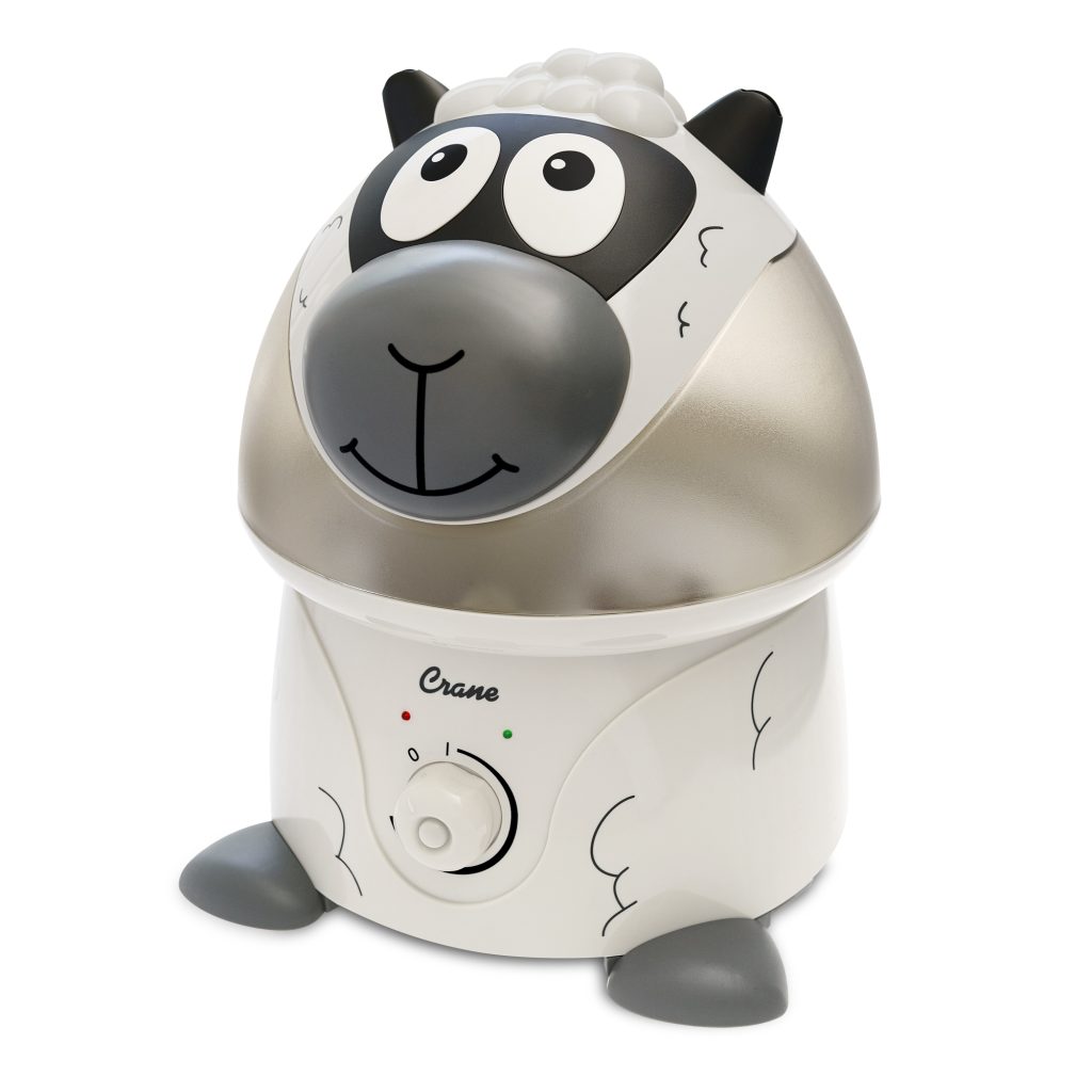Humidificateur d’un gallon Crane EE-8248 Sidney the Sheep, avec coque blanche et grise en forme de mouton et molette à l’avant