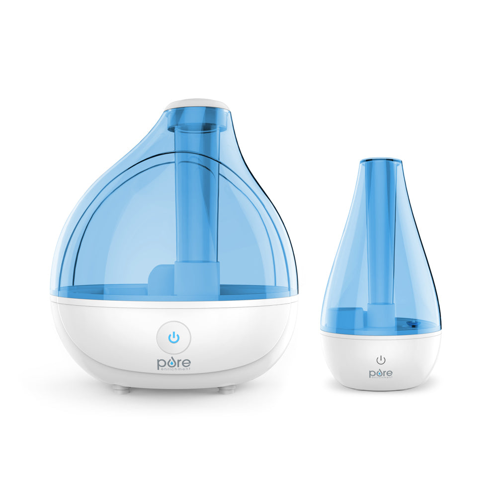 Image du lot Pure Enrichment PEHUMBDL1 montrant deux humidificateurs MistAire distincts : un modèle standard plus grand et un modèle Studio compact.