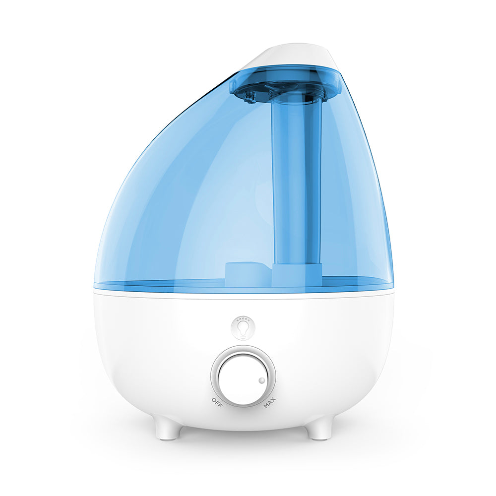 Humidificateur Pure Enrichment MistAire XL PEHUMLRG avec base blanche, réservoir transparent teinté bleu, buse supérieure et molette de brume à l’avant.